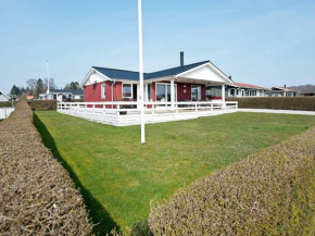 Simplistic Holiday Home in Juelsminde with Sauna, Sønderby